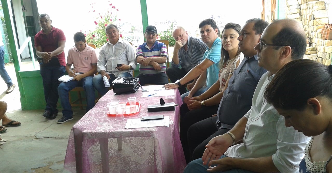 Prefeito Manoel Bernardo e secretário de estado discutem melhorias para os agricultores